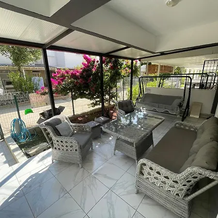 Tatil Evi Denize 5 Dk Yürüme Mesafesinde Kuş-ar Sitesi