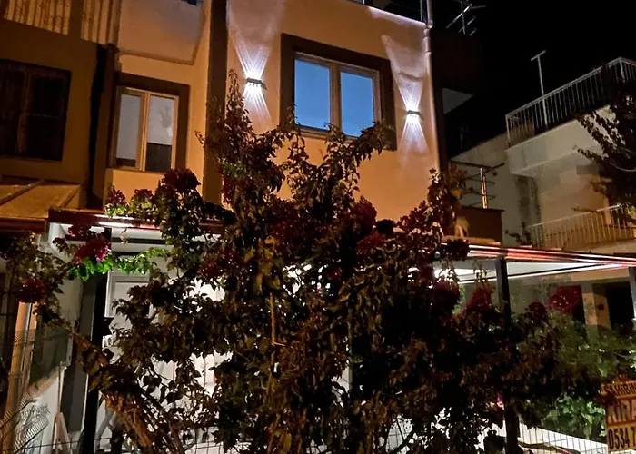 Denize 5 Dk Yürüme Mesafesinde Kuş-ar Sitesi Tatil Evi Kuşadası