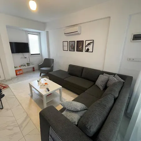 Denize 5 Dk Yuerueme Mesafesinde Kus-ar Sitesi * Kusadasi