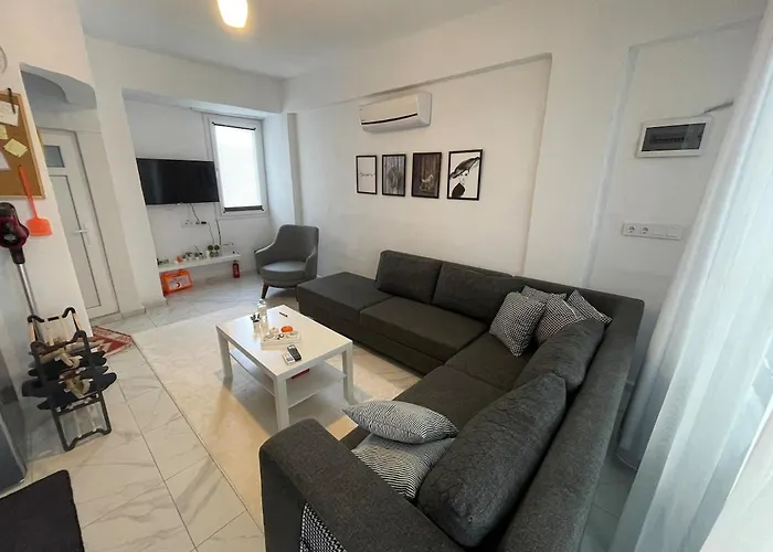 Denize 5 Dk Yuerueme Mesafesinde Kus-ar Sitesi * Kusadasi