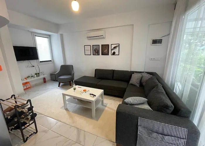 Denize 5 Dk Yuerueme Mesafesinde Kus-ar Sitesi * Kusadasi