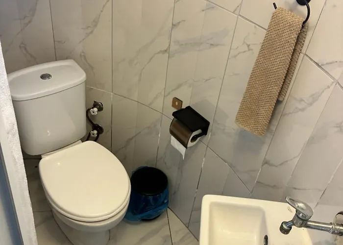 Denize 5 Dk Yuerueme Mesafesinde Kus-ar Sitesi * Kusadasi