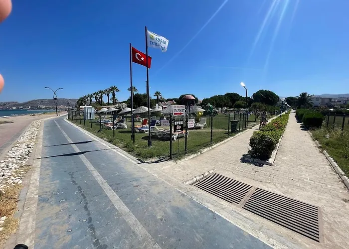Denize 5 Dk Yuerueme Mesafesinde Kus-ar Sitesi Kusadasi