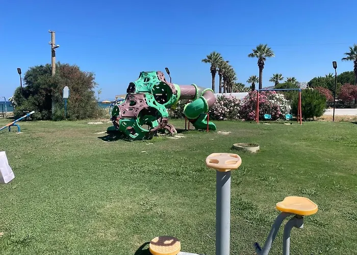 Denize 5 Dk Yuerueme Mesafesinde Kus-ar Sitesi