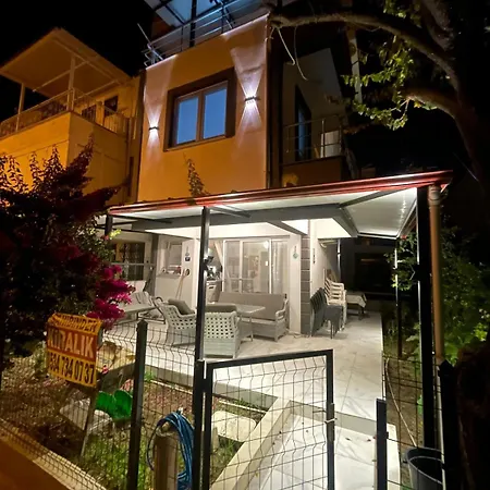 Holiday home Denize 5 Dk Yuerueme Mesafesinde Kus-ar Sitesi Kusadasi