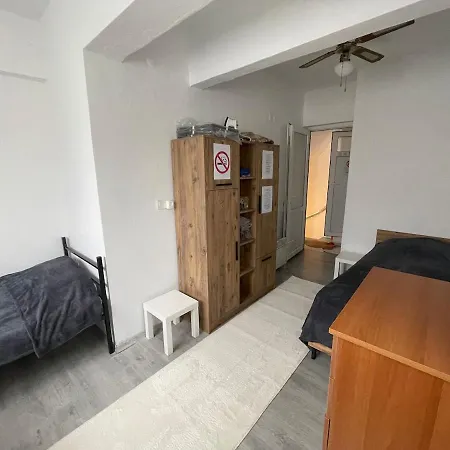 Denize 5 Dk Yuerueme Mesafesinde Kus-ar Sitesi Feriehus Kusadası
