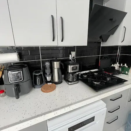 Denize 5 Dk Yuerueme Mesafesinde Kus-ar Sitesi Feriehus Kusadası