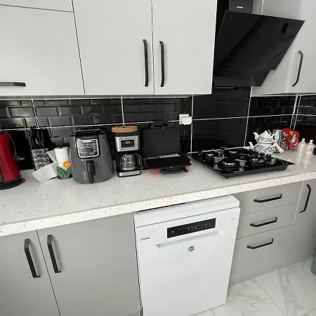 Denize 5 Dk Yuerueme Mesafesinde Kus-ar Sitesi * Kusadası