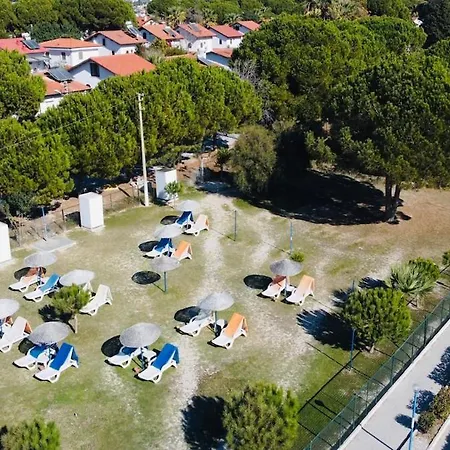 Denize 5 Dk Yuerueme Mesafesinde Kus-ar Sitesi Feriehus