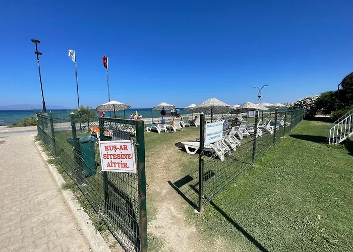 Denize 5 Dk Yuerueme Mesafesinde Kus-ar Sitesi * Kuşadası